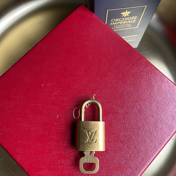 Louis Vuitton lock and key - Picture 3 of 8